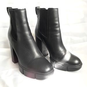 Steve Madden Platform Booties in black leather, Size 8.5